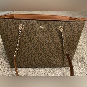 NWT DKNY Veronica MD tote